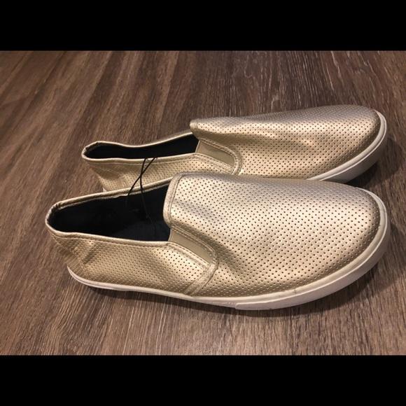 🌟Gold slip-on sneakers size 11 but fits like a 10 - Picture 2 of 4